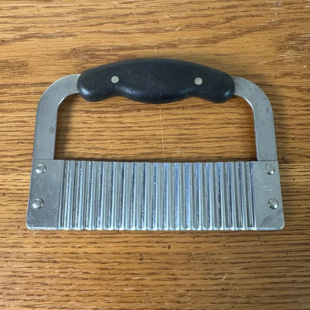 Vintage Stainless Steel Crinkle Cutter Wavy Blade Vegetable Slicer‎ Black Handle